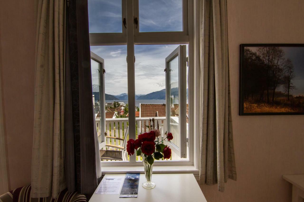 Kringsja Hotel บาเลสตรันด์ ภายนอก รูปภาพ